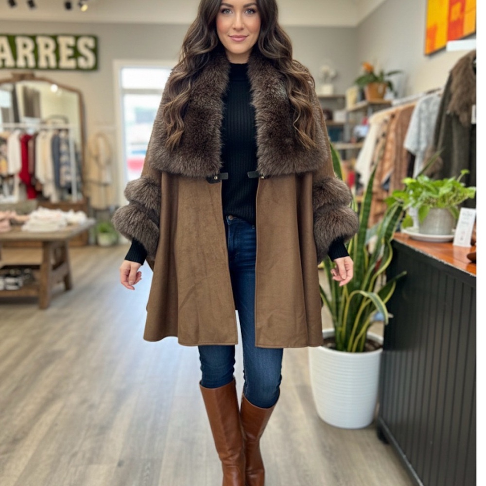 Elegant Brown Cape with Faux Fur Trim